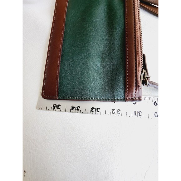 L.L. Bean Leather Wristlet Wallet Clutch Brown Green Zipper Pockets 8x5 in. EUC - Picture 6 of 7